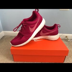 Nike Rosche Runs Limited Edition